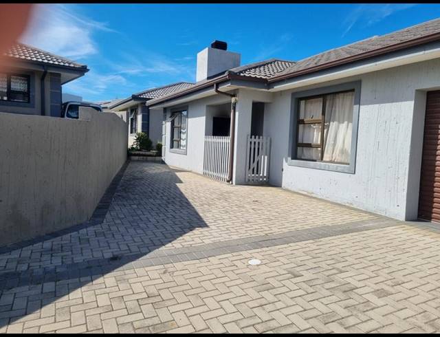 3 BEDROOM HOUSE FOR SALE IN DANA BAY